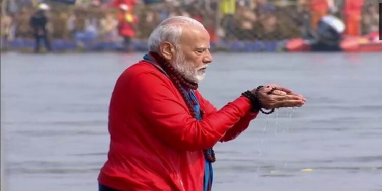 ಮಹಾಕುಂಭಮೇಳದ ತ್ರಿವೇಣಿ ಸಂಗಮದಲ್ಲಿ ಪ್ರಧಾನಿ ಮೋದಿ ಪವಿತ್ರ ಸ್ನಾನ..!!