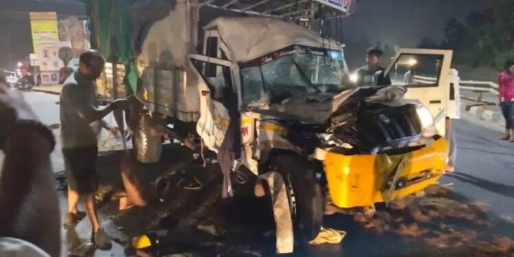 ಉಡುಪಿ: ಅಂಬಾಗಿಲಿನಲ್ಲಿ ಅಕ್ರಮವಾಗಿ ಕೋಣ ಸಾಗಿಸುತ್ತಿದ್ದ ಪಿಕ್ ಅಪ್ ವಾಹನ ಅಪಘಾತ..!!