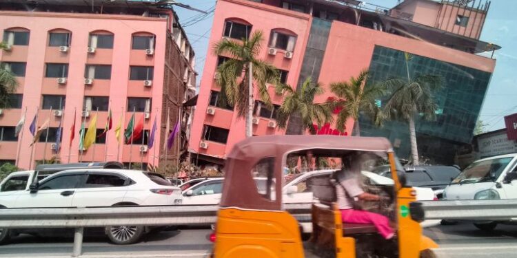 ಮ್ಯಾನ್ಮಾರ್, ಥೈಲ್ಯಾಂಡ್‌ನಲ್ಲಿ ಪ್ರಬಲ ಭೂಕಂಪ, ಒಟ್ಟು 700ಕ್ಕೂ ಹೆಚ್ಚು ಜನ ಸಾವು..!!