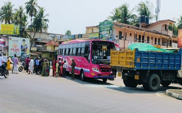 ಸಾಲಿಗ್ರಾಮ:ಖಾಸಗಿ ಬಸ್ – ಟಿಪ್ಪರ್ ಮದ್ಯೆ ಅಪಘಾತ:ಗಾಯಗೊಂಡ ಐವರು ಬಸ್ ಪ್ರಯಾಣಿಕರು ..!!