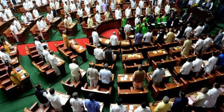 ವಿಧಾನಸಭೆ ಅಧಿವೇಶನ : 6 ತಿಂಗಳವರೆಗೆ 18 ಬಿಜೆಪಿ ಸದಸ್ಯರ ಅಮಾನತು..!!