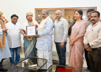 ಜೀವಮಾನ ಸಾಧನೆ ಪ್ರಶಸ್ತಿ ವಿಜೇತ ನಟಿ ಶಬಾನಾ ಆಜ್ಮಿ ಅವರಿಗೆ ಪ್ರಶಸ್ತಿ ಪ್ರದಾನ..!!