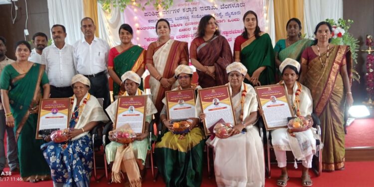 ಕೊರಗ ಸಮುದಾಯದ ಮಹಿಳಾ ಪಿ.ಎಚ್.ಡಿ ಸಾಧಕಿಯರಿಗೆ ಮೈಸೂರಿನ ರಾಜ್ಯ ಬುಡಕಟ್ಟು ಸಂಶೋಧನಾ ಸಂಸ್ಥೆಯ ಮಹಿಳಾ ದಿನಾಚರಣೆಯಲ್ಲಿ ಸನ್ಮಾನ..!!