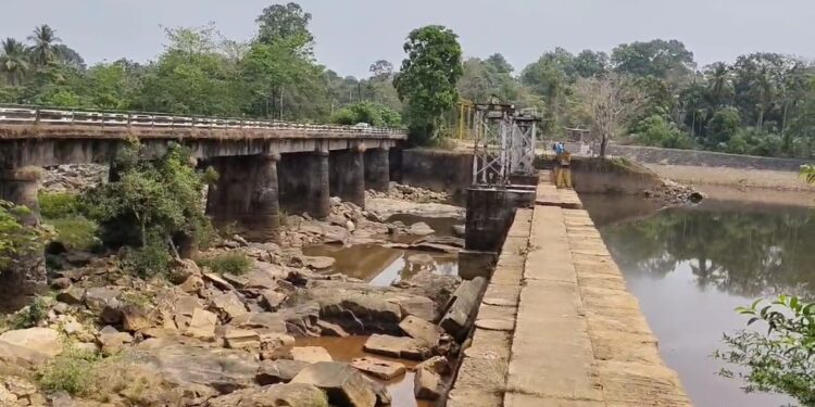 ಕಾರ್ಕಳ :ಮುಂಡ್ಲಿ ಆಣೆಕಟ್ಟಿನಲ್ಲಿ  ಕುಸಿಯುತಿರುವ ನೀರಿನ ಮಟ್ಟ: ನೀರನ್ನು  ಮಿತವಾಗಿ ಬಳಸಿ ಸಹಕರಿಸುವಂತೆ  ಪುರಸಭಾ ಮುಖ್ಯ ಅಧಿಕಾರಿ ಲೀನಾ ಬ್ರಿಟ್ಟೋ ಮನವಿ..!