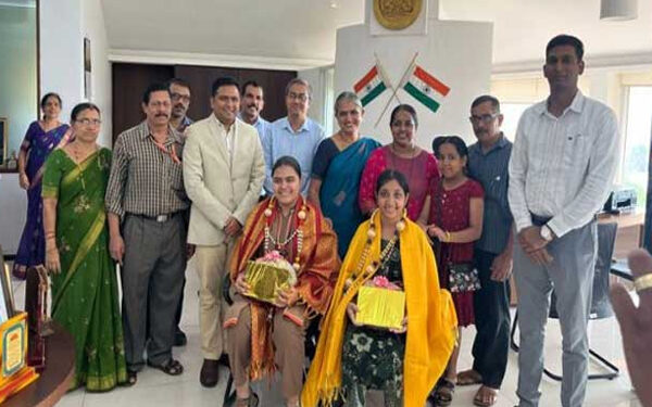 ಮಂಗಳೂರು : ದ್ವಿತೀಯ ಪಿಯುಸಿ ಪರೀಕ್ಷೆಯಲ್ಲಿ ರಾಜ್ಯಮಟ್ಟದಲ್ಲಿ ಪ್ರಥಮ ಸ್ಥಾನ ಪಡೆದ ವಿದ್ಯಾರ್ಥಿಗಳಿಗೆ ಜಿಲ್ಲಾಧಿಕಾರಿ ಯವರಿಂದ ಸನ್ಮಾನ..!!