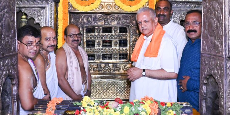 ಶ್ರೀಕೃಷ್ಣ ಮಠಕ್ಕೆ  ಬಿ.ಎಲ್.ಸಂತೋಷ್ ಭೇಟಿ..!!