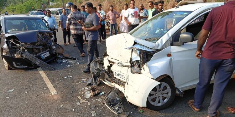 ಬೆಳ್ತಂಗಡಿ : ಕಾರುಗಳ ಡಿಕ್ಕಿ: ಮೂವರಿಗೆ ಗಂಭೀರ ಗಾಯ..!!