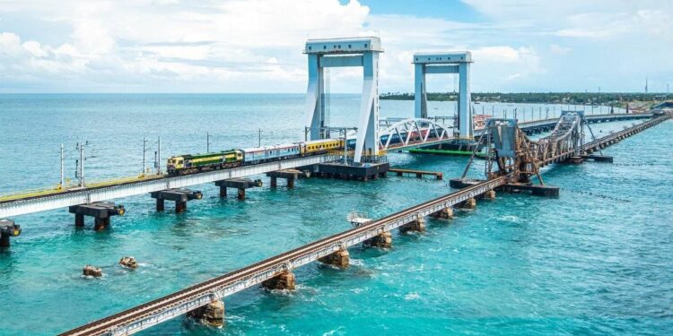 ಭಾರತದ ಮೊದಲ ವರ್ಟಿಕಲ್ ಲಿಫ್ಟ್ ಸಮುದ್ರ ಸೇತುವೆ ಉದ್ಘಾಟಿಸಿದ ಪ್ರಧಾನಿ ಮೋದಿ..!!