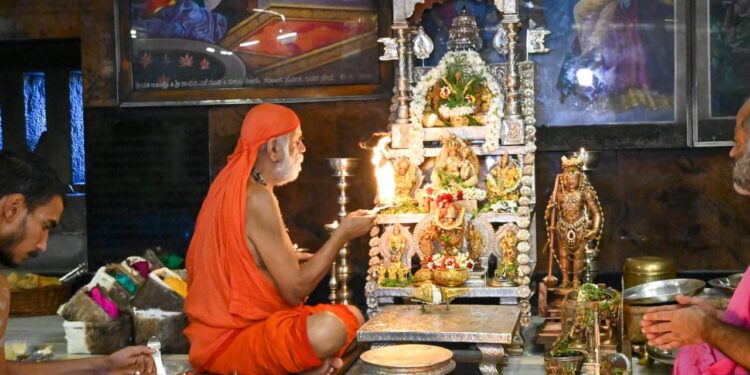 ಉಡುಪಿ :ಪೂಜ್ಯ ವ್ಯಾಸರಾಜ ಶ್ರೀಗಳಿಂದ ಸಂಸ್ಥಾನ ಪೂಜೆ..!!