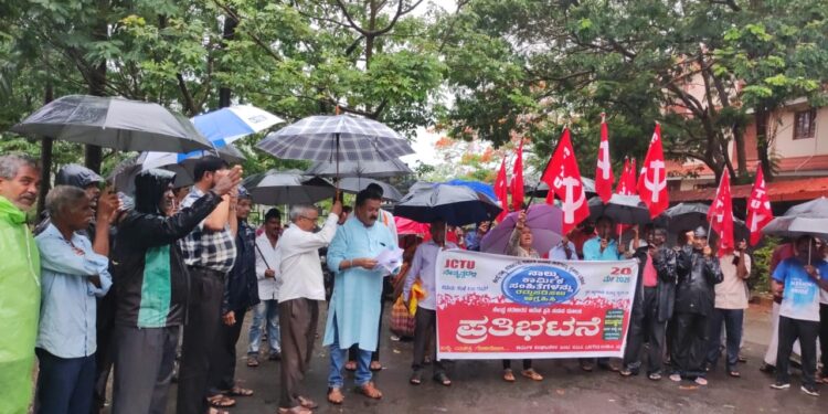 4 ಕಾರ್ಮಿಕ ಸಂಹಿತೆ ಗಳನ್ನು ವಾಪಾಸು ಪಡೆಯಲು ಕೇಂದ್ರ ಸರಕಾರಕ್ಕೆ ಒತ್ತಾಯ–ಬಾಲಕ್ರಷ್ಣ ಶೆಟ್ಟಿ..!!