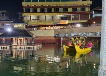 ಮಧ್ವ ಸರೋವರದಲ್ಲಿ ಶ್ರೀ ಕೃಷ್ಣ ಮುಖ್ಯಪ್ರಾಣರಿಗೆ ಸಪ್ತೋತ್ಸವಾಂಗ ನಡೆದ ತೆಪ್ಪೋತ್ಸವ …!!