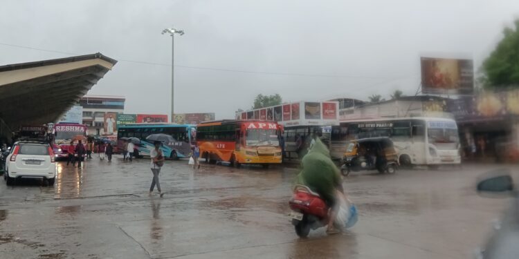 ನಿರಂತರ ಮಳೆ:ದಕ್ಷಿಣ ಕನ್ನಡ, ಉಡುಪಿ ಸೇರಿದಂತೆ 8 ಜಿಲ್ಲೆಗಳಿಗೆ ರೆಡ್ ಅಲರ್ಟ್ ..!!