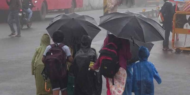 ಮಳೆ ಹಿನ್ನೆಲೆ ದಕ್ಷಿಣ ಕನ್ನಡ ಜಿಲ್ಲೆಯ ಶಾಲಾ-ಕಾಲೇಜುಗಳಿಗೆ ಮೇ.27 ಮತ್ತು 28 ರಂದು ರಜೆ ಘೋಷಿಸಿದ ಜಿಲ್ಲಾಡಳಿತ..!!