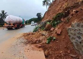 ಭಾರೀ ಮಳೆ : ಶಿರಾಡಿ ಘಾಟ್​​ ರಸ್ತೆಯಲ್ಲಿ ಭೂ ಕುಸಿತ ..!!