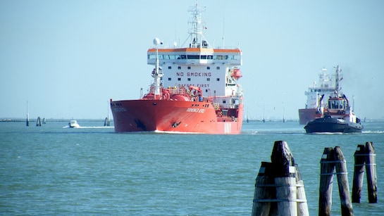 ಜಲ ಮಾರ್ಗ ಬಂದ್ – ಪಾಕ್ಗೆ ಹೋಗುವ, ಬರುವ ಹಡಗುಗಳ ಸಂಚಾರ ನಿಷೇದಿಸಿ ಆದೇಶ..!!