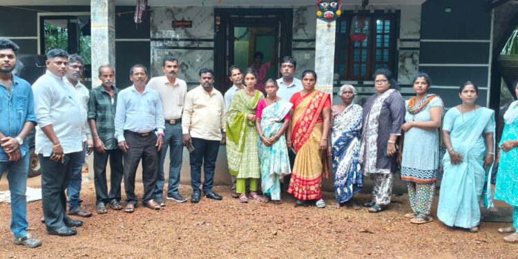 ಚಿಲ್ಲರೆ ಹಣದ ವಿಷಯದಲ್ಲಿ ದಲಿತ ಯುವತಿ ಮೇಲೆ ಮಹಿಳೆ ಯಿಂದ ಹಲ್ಲೆ ಪ್ರಕರಣ : ದಲಿತ ಹಕ್ಕುಗಳ ಸಮಿತಿ ಖಂಡನೆ..!!