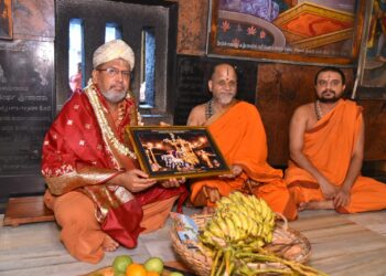 ಎಡನೀರು ಮಠಾಧೀಶರಿಂದ ಶ್ರೀಕೃಷ್ಣ ದರ್ಶನ..!!