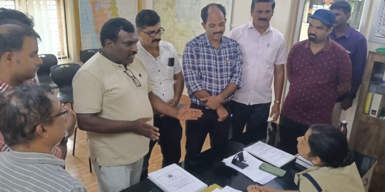 ಕಾರ್ಕಳ: ಮಾಧ್ಯಮದ ಬಗ್ಗೆ ಸಾಮಾಜಿಕ ಜಾಲತಾಣದಲ್ಲಿ ನಿಂದನೆ ಖಂಡಿಸಿ ಎಎಸ್ಪಿಗೆ ದೂರು..!!