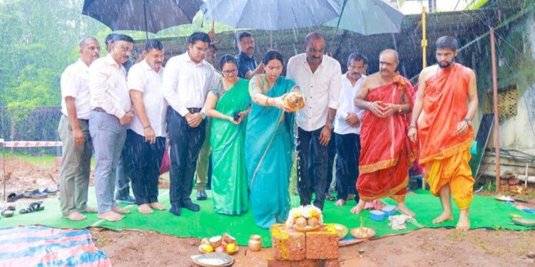 ಉಡುಪಿ :ಜಿಲ್ಲಾ ಆಸ್ಪತ್ರೆಯ ಆವರಣದಲ್ಲಿ ಹೊಸ ಲಸಿಕಾ ಉಗ್ರಾಣ ಕಟ್ಟಡ ನಿರ್ಮಾಣ ಕಾಮಗಾರಿಗೆ ಶಿಲಾನ್ಯಾಸ..!!