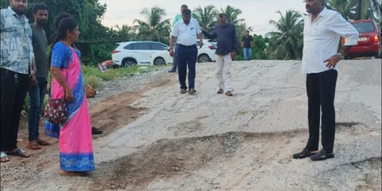 ಕೆಳ ಪರ್ಕಳ ಸಂಪೂರ್ಣ ಹದಗೆಟ್ಟ ರಸ್ತೆ :ಪರಿಶೀಲನೆ..!!