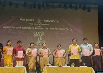 ಮಂಗಳೂರು ವಿಶ್ವವಿದ್ಯಾನಿಲಯಲ್ಲಿ ವಾಣಿಜ್ಯ ಸಂಘದ ಸಮಾರೋಪ – ವಿದ್ಯಾರ್ಥಿಗಳ ಸಂಭ್ರಮ ಮತ್ತು ಸ್ಮತಿಗಳ ಸಂಗಮ..!!