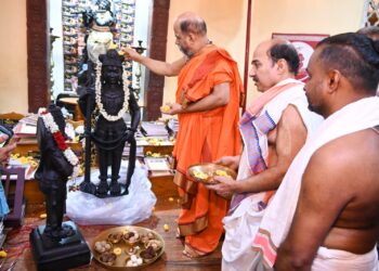 ಉಡುಪಿ :ಶ್ರೀ ಕೃಷ್ಣನ ಮೂರ್ತಿಯ ಅರ್ಪಣೆ..!!