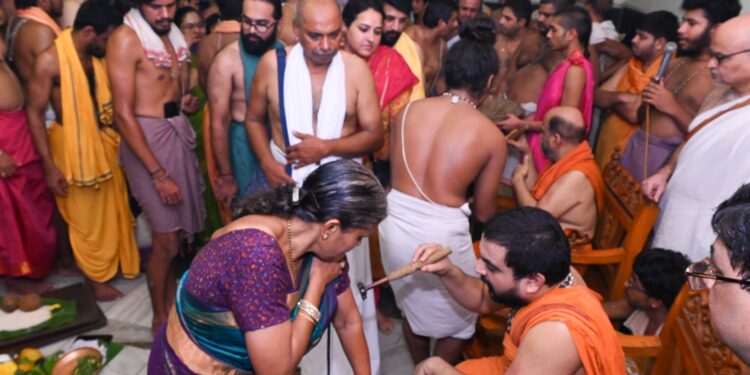 ಶ್ರೀಕೃಷ್ಣ ಮಠದಲ್ಲಿ ಸಾವಿರಾರು ಭಕ್ತರಿಗೆ ಮುದ್ರಾಧಾರಣೆ..!!