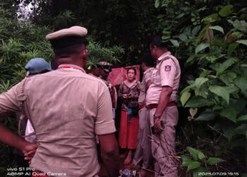 ಗೋಕರ್ಣ : ದಟ್ಟಾರಣ್ಯದ ಗುಹೆಯಲ್ಲಿ ಇಬ್ಬರು ಮಕ್ಕಳೊಂದಿಗೆ ವಾಸವಿದ್ದ ರಷ್ಯಾ ಮೂಲದ ಮಹಿಳೆ: ಪೊಲೀಸರಿಂದ ರಕ್ಷಣೆ..!!