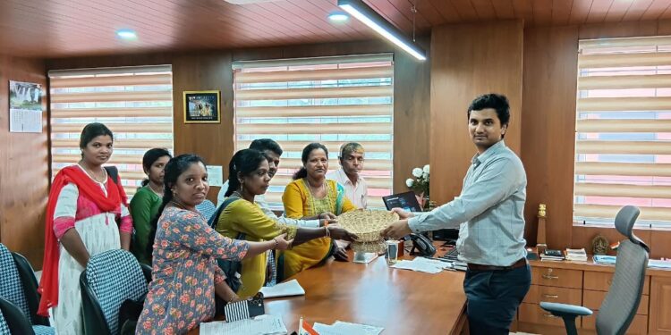 ಕೊರಗ ಸಂಘಗಳ ಒಕ್ಕೂಟದಿಂದ ದ.ಕ. ಜಿಲ್ಲಾಧಿಕಾರಿಗಳ ಭೇಟಿ..!!