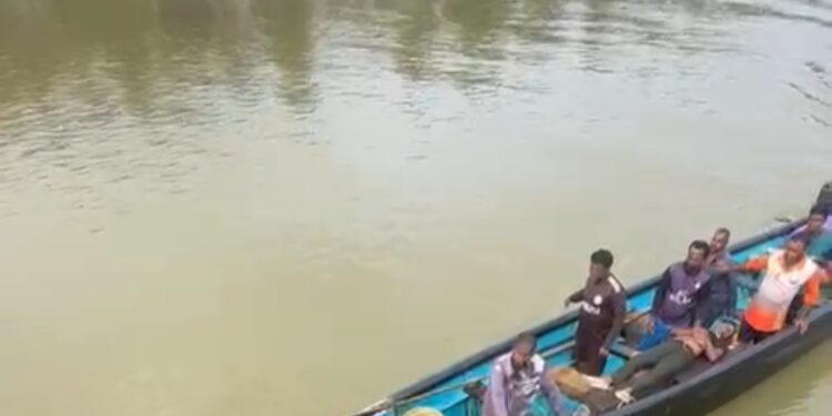 ಅಲೆಯ ಹೊಡೆತಕ್ಕೆ ನಾಡದೋಣಿ ಮಗುಚಿ ಬಿದ್ದು ಮೀನುಗಾರ ಮೃತ್ಯು..!!