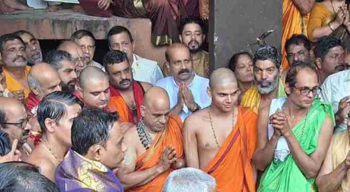 ಶೀರೂರು ಮಠದ ಪರಮಪೂಜ್ಯ ಶ್ರೀ ಶ್ರೀ ವೇದವರ್ಧನ ಶ್ರೀಪಾದರ ಪ್ರಥಮ ಪರ್ಯಾಯ ಮಹೋತ್ಸವದ ಪೂರ್ವಭಾವಿಯಾಗಿ ಕಟ್ಟಿಗೆ ಮುಹೂರ್ತ..!!