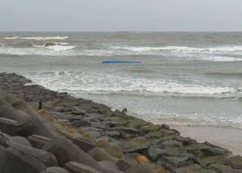 ನಾಡದೋಣಿ ಮಗುಚಿ ಬಿದ್ದು ಮೀನುಗಾರರು ನೀರುಪಾಲು..!!