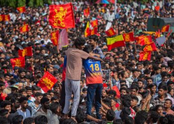 ಬೆಂಗಳೂರಿನಲ್ಲಿ ವಿಜಯೋತ್ಸವ ವೇಳೆ ಕಾಲ್ತುಳಿತ ಪ್ರಕರಣ: ಪೊಲೀಸ್ ಅಧಿಕಾರಿಗಳ ಅಮಾನತು ರದ್ದುಗೊಳಿಸಿ ಆದೇಶ..!!