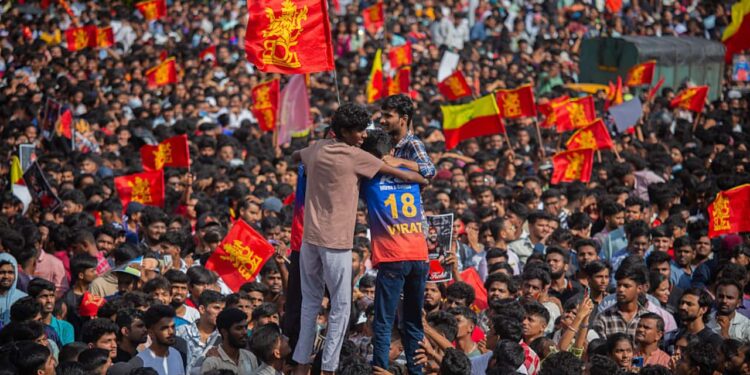 ಬೆಂಗಳೂರಿನಲ್ಲಿ ವಿಜಯೋತ್ಸವ ವೇಳೆ ಕಾಲ್ತುಳಿತ ಪ್ರಕರಣ: ಪೊಲೀಸ್ ಅಧಿಕಾರಿಗಳ ಅಮಾನತು ರದ್ದುಗೊಳಿಸಿ ಆದೇಶ..!!