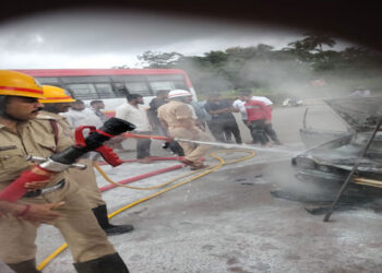 ಕಾರ್ಕಳ : ಕಾರಿನಲ್ಲಿ ಪೆಟ್ರೋಲ್ ಸೋರಿಕೆಯಿಂದಾಗಿ ಹೊತ್ತಿ ಉರಿದ ಕಾರು..!!