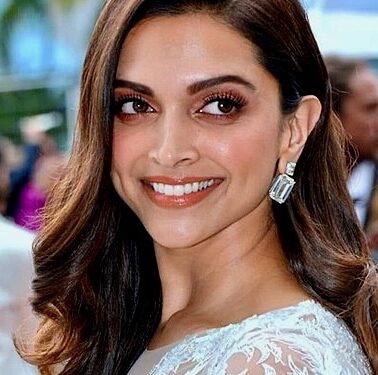 ಸಾಮಾಜಿಕ ಮಾಧ್ಯಮದಲ್ಲಿ ಹೊಸ ದಾಖಲೆ ನಿರ್ಮಿಸಿದ ದೀಪಿಕಾ ಪಡುಕೋಣೆ..!!