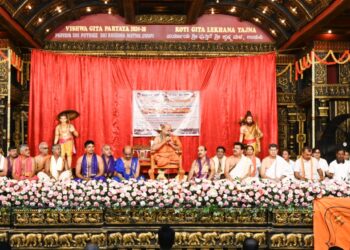 ಶ್ರೀ ಕೃಷ್ಣ ಮಠದಲ್ಲಿ ಇಂದಿನಿಂದ ಮಂಡಲೋತ್ಸವ ಶುರು ಪರ್ಯಾಯ ಶ್ರೀಪಾದರಿಂದ ಸ್ವಾಮಿ ಶ್ರೀ ಕೃಷ್ಣಾಯ ನಮಃ ದೀಕ್ಷೆ…..!!