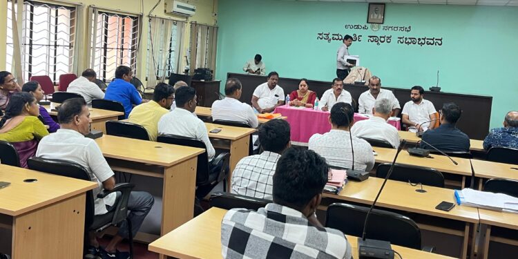 ಉಡುಪಿ ನಗರಸಭಾ ವ್ಯಾಪ್ತಿಯ ಮೆಸ್ಕಾಂ, ಲೋಕೋಪಯೋಗಿ ಹಾಗೂ ವಿವಿಧ ಇಲಾಖೆಗಳಿಗೆ ಸಂಬಂಧಿತ ಸಮಸ್ಯೆಗಳ ಬಗ್ಗೆ ಸಭೆ..!!