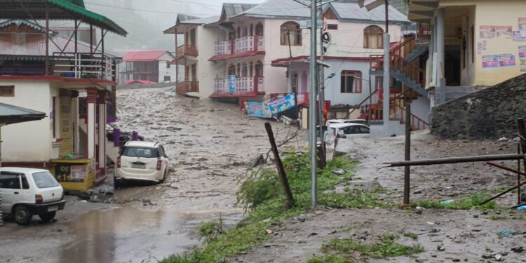 ಮೇಘಸ್ಫೋಟಕ್ಕೆ ತತ್ತರಿಸಿದ ಉತ್ತರಕಾಶಿ ; 130ಕ್ಕೂ ಹೆಚ್ಚು ಜನರ ರಕ್ಷಣೆ, 4 ಸಾವು..!!