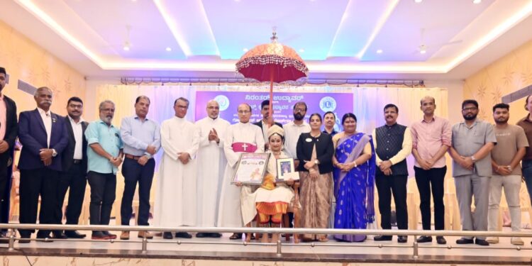 ಉದ್ಯಾವರ : ನೃತ್ಯ ಪ್ರದರ್ಶನದ ವಿಶ್ವದಾಖಲೆ ಸಾಧಿಸಿದ ರೆಮೊನಾ ಎವೆಟ್ ಪಿರೇರಾಗೆ ಸನ್ಮಾನ..!!