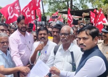 ಕೆಂಪು ಕಲ್ಲು ಮರಳು ಸಮಸ್ಯೆ ಧರಣಿ ಅಂತ್ಯ: ಆಗಸ್ಟ್ 30 ಜಂಟಿ ಸಭೆಗೆ ಒಪ್ಪಿಗೆ..!!