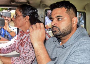 ಅತ್ಯಾಚಾರ ಪ್ರಕರಣದಲ್ಲಿ ಪ್ರಜ್ವಲ್ ರೇವಣ್ಣ ದೋಷಿ:ತೀರ್ಪು ಪ್ರಕಟಿಸಿದ ಜನಪ್ರತಿನಿಧಿಗಳ ವಿಶೇಷ ನ್ಯಾಯಾಲಯ..!!