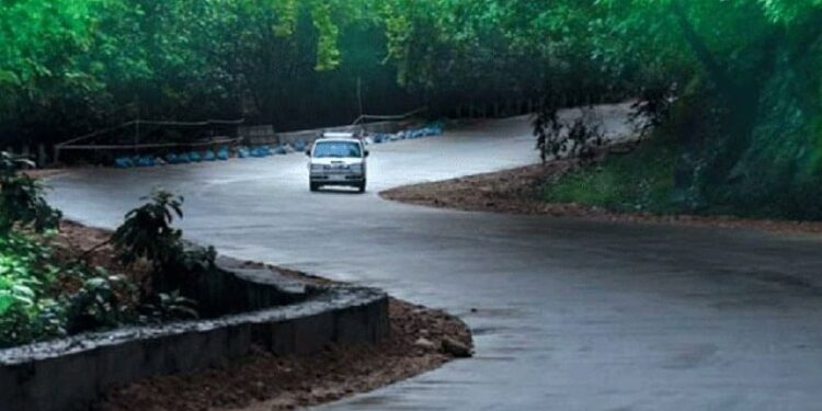 ಭಾರಿ ಮಳೆ ಹಿನ್ನೆಲೆಯಲ್ಲಿ ಶಿರಾಡಿ ಘಾಟ್​ನ​ ಹಲವೆಡೆ ಕುಸಿಯುತ್ತಿರುವ ಗುಡ್ಡ :ಆತಂಕದಲ್ಲಿ ವಾಹನ ಸವಾರರು,.!!