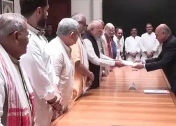 ಉಪರಾಷ್ಟ್ರಪತಿ ಚುನಾವಣೆ : ಪ್ರಧಾನಿ ಸಮ್ಮುಖದಲ್ಲಿ NDA ಅಭ್ಯರ್ಥಿ ಸಿಪಿ ರಾಧಾಕೃಷ್ಣನ್‌ ನಾಮಪತ್ರ ಸಲ್ಲಿಕೆ..!!