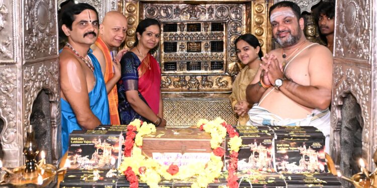 ಶ್ರೀಕೃಷ್ಣ ಮಠಕ್ಕೆ ಅಂತರರಾಷ್ಟ್ರೀಯ ಕಲಾವಿದ ದಂಪತಿಗಳಾದ ಕುಮರೇಶ್, ಜಯಂತಿ ಕುಮರೇಶ್ ದಂಪತಿಗಳು ಭೇಟಿ..!!