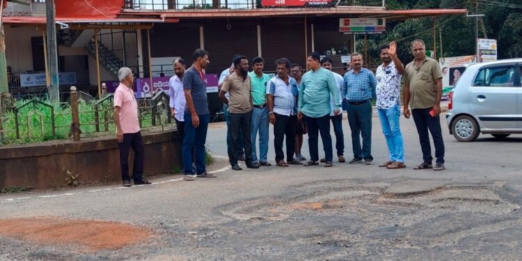 ಸಾಣೂರು ಬೈಪಾಸ್ ರಸ್ತೆಯ ಅಪಾಯಕಾರಿ ಗುಂಡಿ ಮರುಡಾಮರೀಕರಣಕ್ಕೆ ಒತ್ತಾಯ:  ರಸ್ತೆಯ ಮರುಡಾಮರೀಕರಣ ಮಾಡಿ ಕೊಡುವುದಾಗಿ ಭರವಸೆ..!!