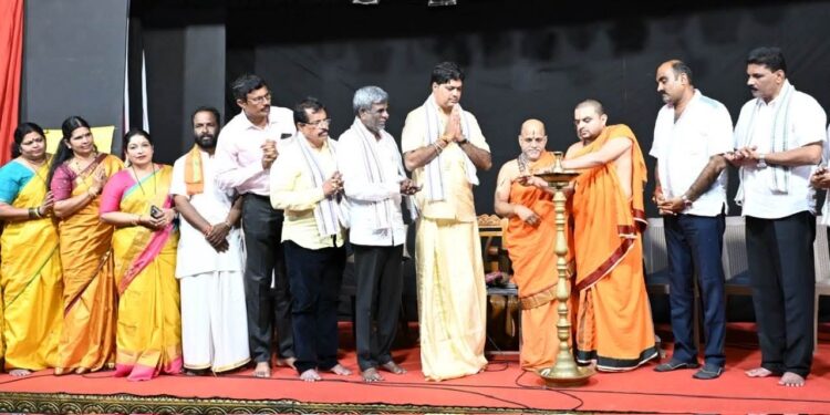 ದಶಮ ವರ್ಷದ ಉಡುಪಿ ದಸರಾ ಸಾರ್ವಜನಿಕ ಶ್ರೀಶಾರದೋತ್ಸವ :ಪರ್ಯಾಯ  ಪುತ್ತಿಗೆ ಶ್ರೀ ಪಾದರಿಂದ ಚಾಲನೆ..!!