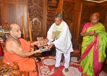 ಕೇಂದ್ರ ಆಹಾರ, ನಾಗರಿಕ ಸರಬರಾಜು ಸಚಿವ ಡಾ. ಕೆ.ಎಚ್ ಮುನಿಯಪ್ಪ ದಂಪತಿ ಶ್ರೀಕೃಷ್ಣಮಠಕ್ಕೆ ಭೇಟಿ..!!