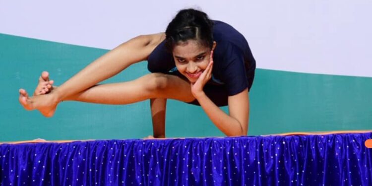 1 ಗಂಟೆಯಲ್ಲಿ 300ಯೋಗಾಸನಗಳನ್ನು ಪ್ರದರ್ಶಿಸುವ ಮೂಲಕ ಮತ್ತೊಮ್ಮೆ ಗೋಲ್ಡನ್ ಬುಕ್ ಆಫ್ ರೆಕಾರ್ಡ್ ದಾಖಲೆ ಸೃಷ್ಟಿಸಲು ತಯಾರಾದ ತನುಶ್ರೀ ಪಿತ್ರೋಡಿ..!!