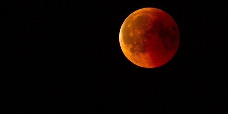 ಇಂದು ದೇಶಾದ್ಯಂತ ‘ಖಗ್ರಾಸ ಚಂದ್ರ ಗ್ರಹಣ’..!!